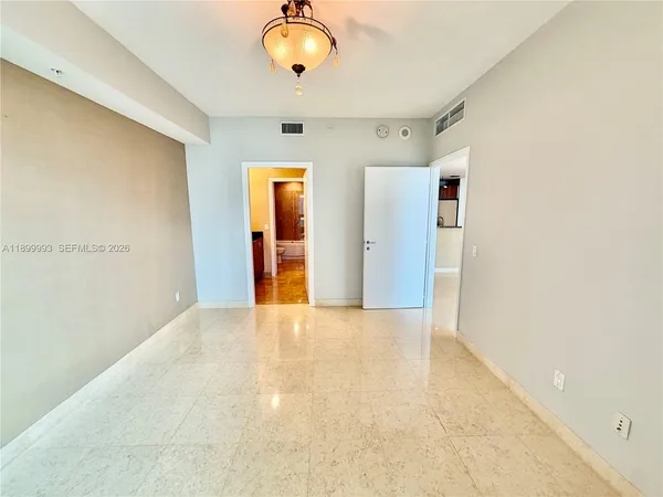 $4,200 | 300 South Biscayne Boulevard, Unit 2006, Miami, FL 33131