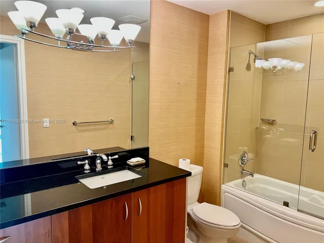 $4,300 | 300 South Biscayne Boulevard, Unit 2006, Miami, FL 33131