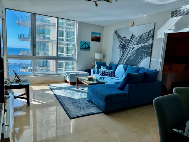 $4,300 | 300 South Biscayne Boulevard, Unit 2006, Miami, FL 33131