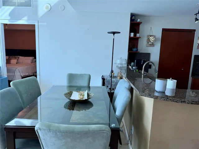 $4,300 | 300 South Biscayne Boulevard, Unit 2006, Miami, FL 33131