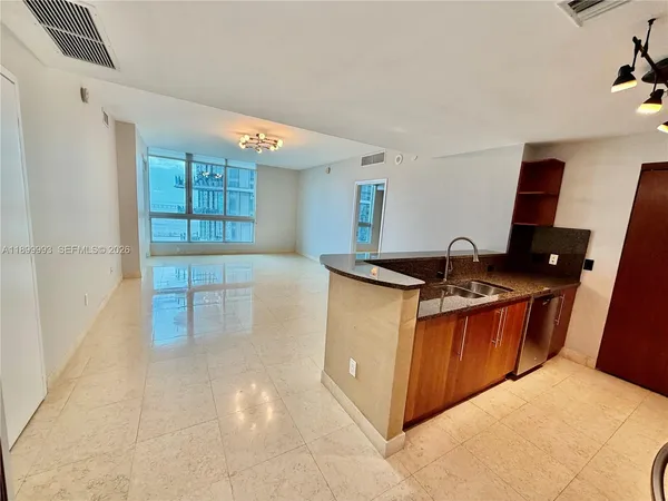 $4,200 | 300 South Biscayne Boulevard, Unit 2006, Miami, FL 33131