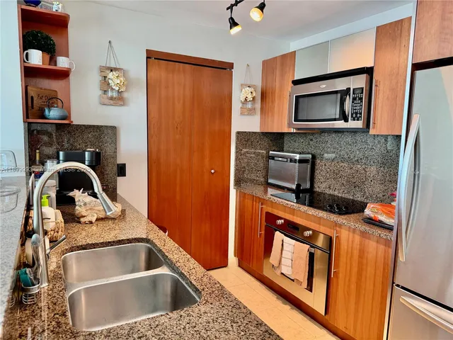 $4,300 | 300 South Biscayne Boulevard, Unit 2006, Miami, FL 33131