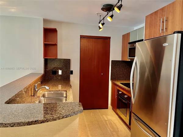 $4,200 | 300 South Biscayne Boulevard, Unit 2006, Miami, FL 33131