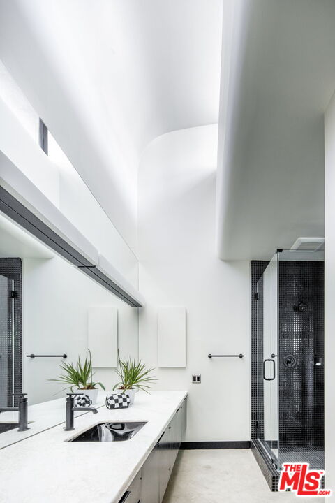 1100 Paso Alto Road Pasadena, CA 91105 - Photo 19 of 21 a view of a hallway with bathroom and mirror
