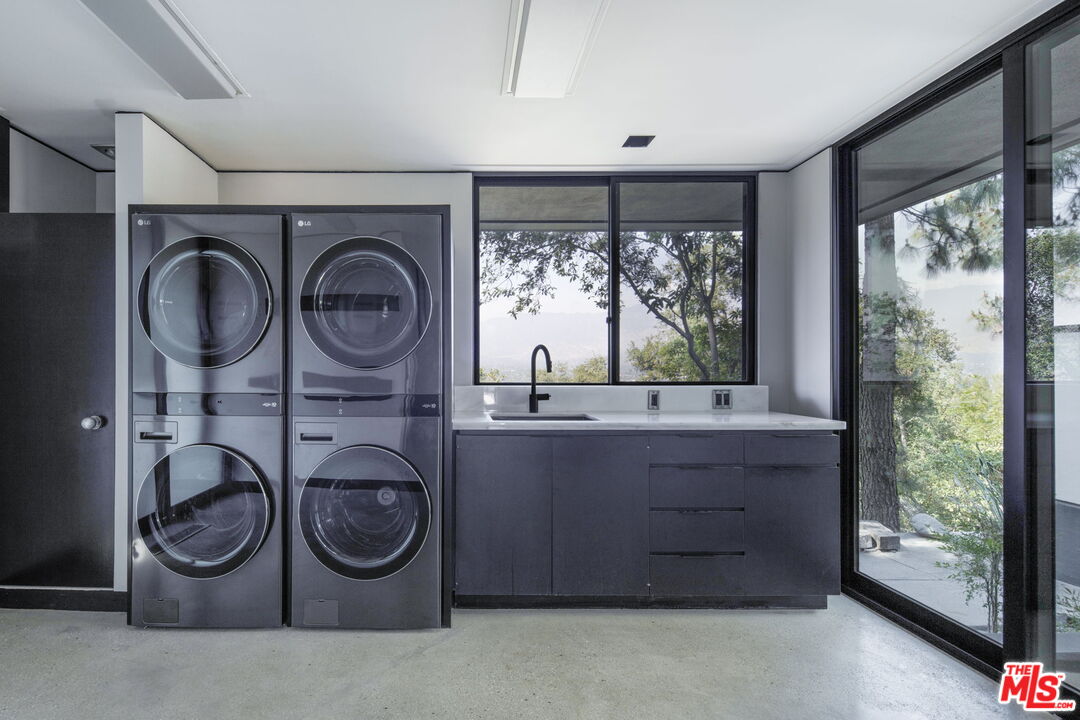 1100 Paso Alto Road Pasadena, CA 91105 - Photo 20 of 21 a utility room with sink dryer and washer