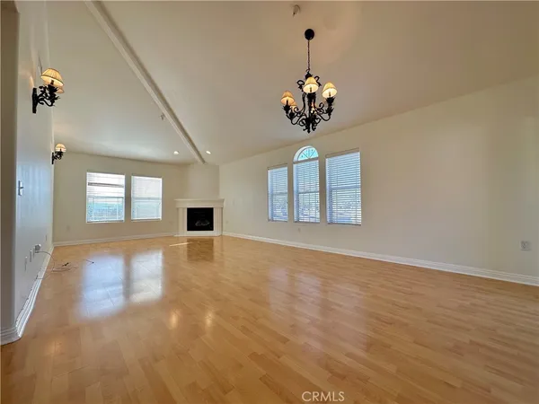 $4,000 | 555 East Santa Anita Avenue, Unit 305, Burbank, CA 91501