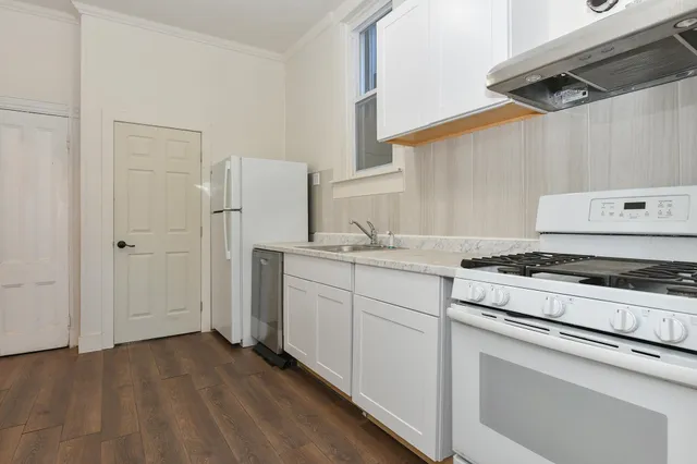 $3,200 | 572 Gregory Avenue, Unit 1, Weehawken, NJ 07086