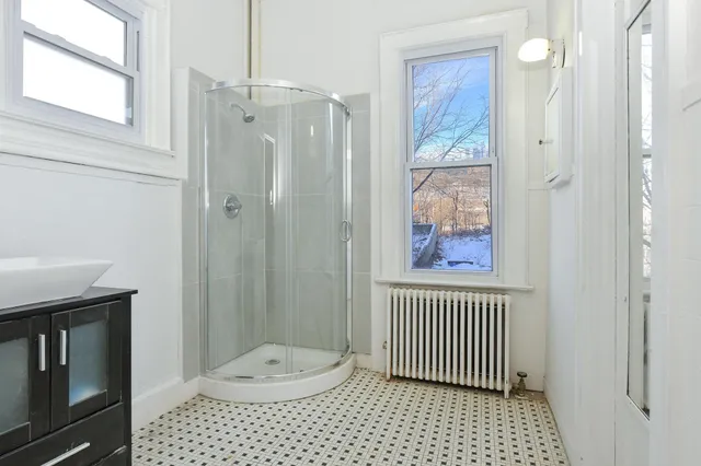 $3,200 | 572 Gregory Avenue, Unit 1, Weehawken, NJ 07086