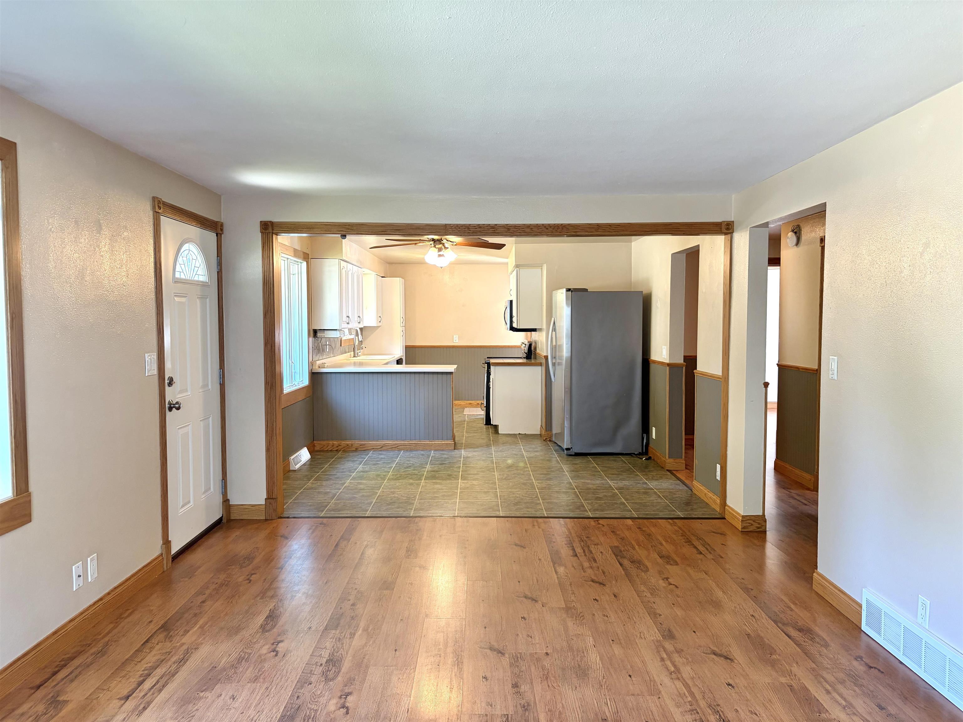 1137 West Roberts Avenue Appleton, WI 54914 - Photo 10 of 24