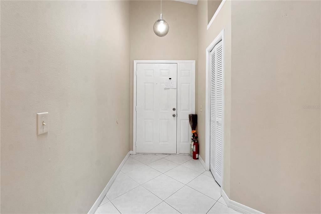 623 Red Oak Circle, Unit 121 Altamonte Springs, FL 32701 - Photo 5 of 24 a view of a livingroom with wooden floor