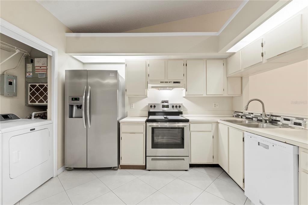 623 Red Oak Circle, Unit 121 Altamonte Springs, FL 32701 - Photo 9 of 24 a kitchen with a stove sink and refrigerator