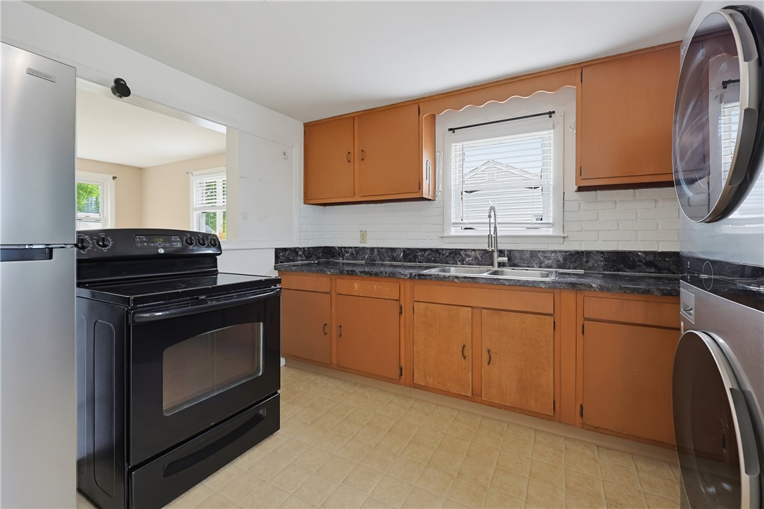 29 Rosedale Drive Bristol, RI 02809 - Photo 3 of 34