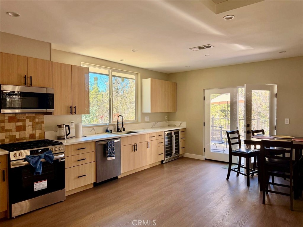 43290 Shasta Road Big Bear Lake, CA 92315 - Photo 18 of 36 a large kitchen with a table and chairs