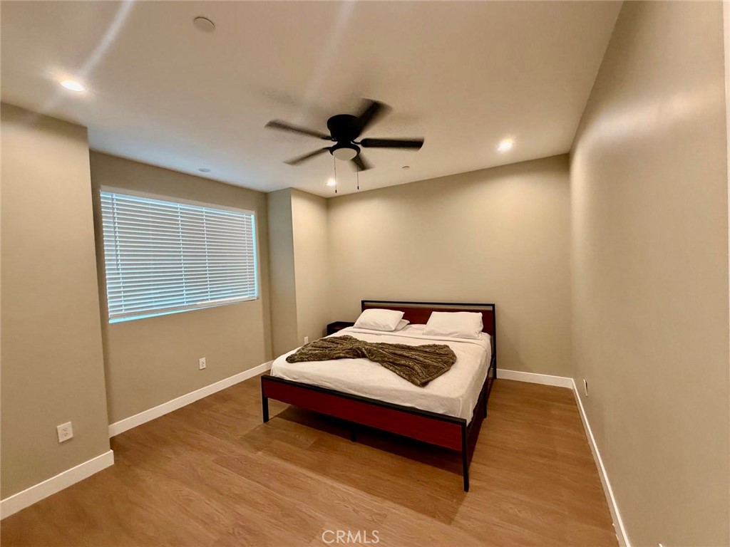 43290 Shasta Road Big Bear Lake, CA 92315 - Photo 27 of 36 a bed room with furniture and window