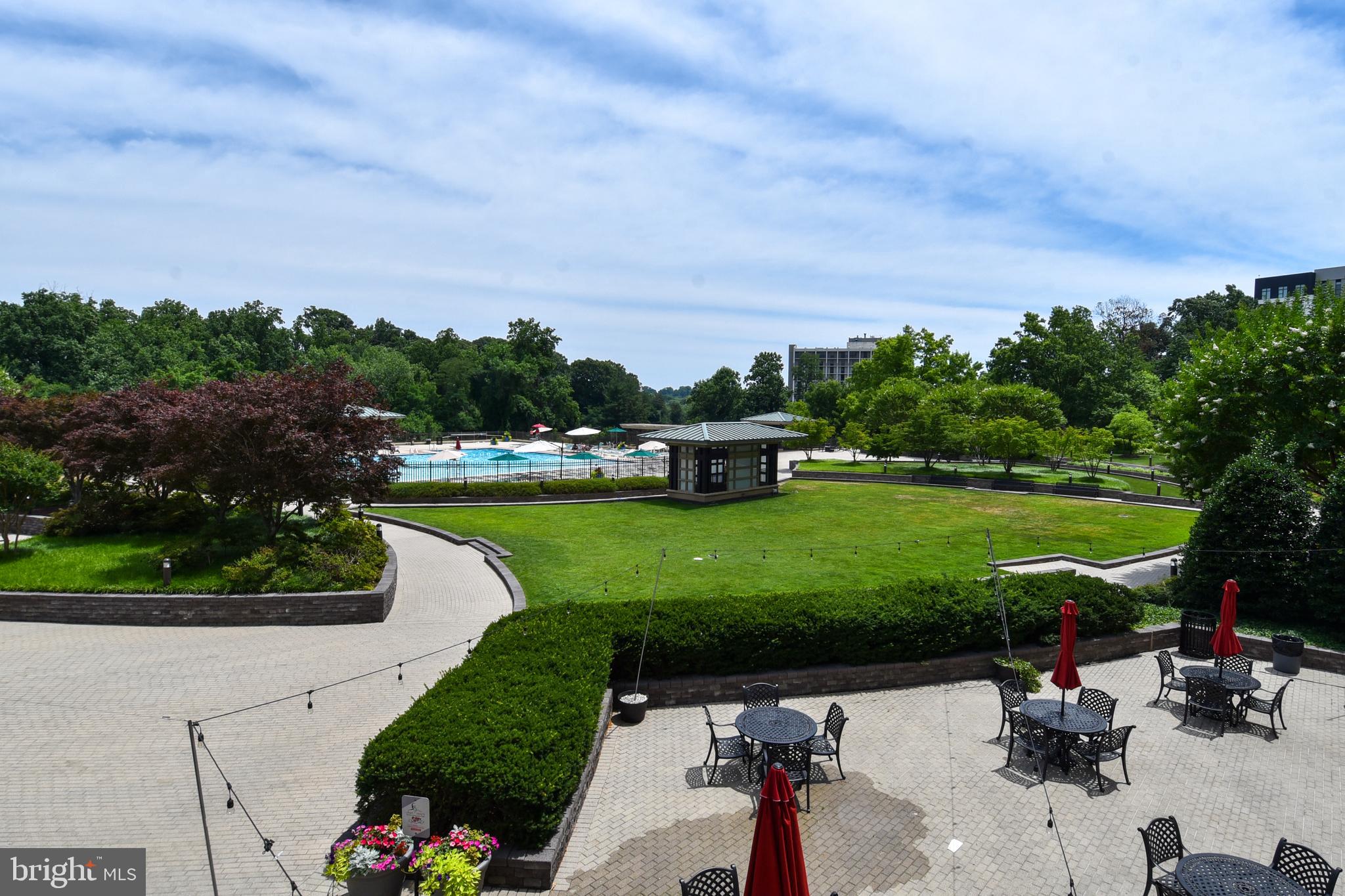 5225 Pooks Hill Road, Unit 1214N Bethesda, MD 20814 - Photo 22 of 26 Outdoor Pool