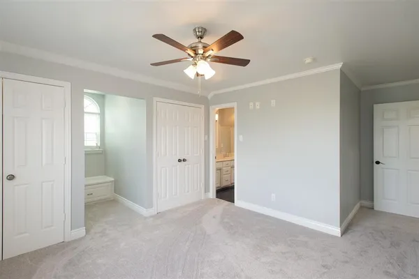 a view of a livingroom with a ceiling fan
