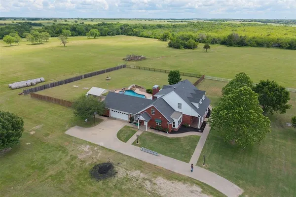 $1,500,000 | 12485 County Road 4037, Kemp, TX 75143