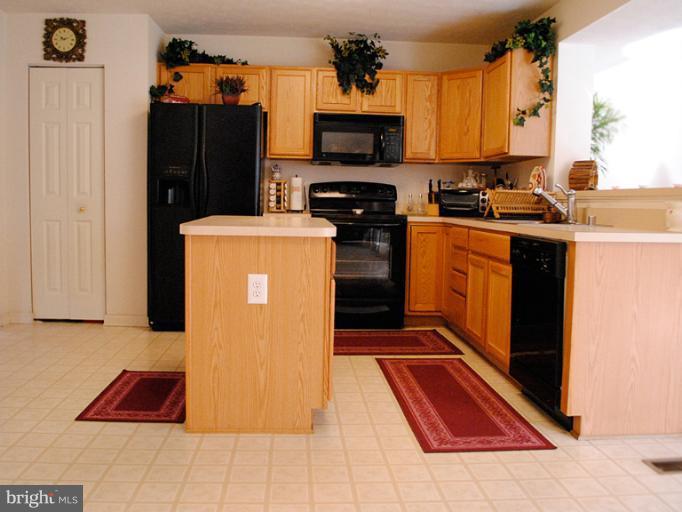 7743 Rotherham Drive Hanover, MD 21076 - Photo 9 of 27 Kitchen
