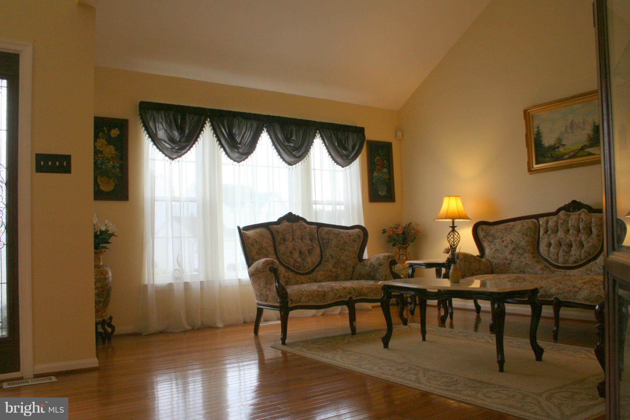 337 Enfield Road Joppa, MD 21085 - Photo 4 of 29 Living Room