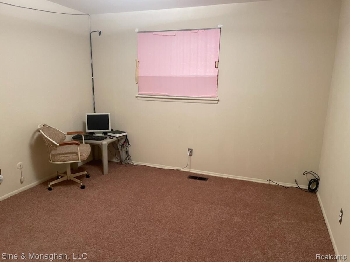 3044 Raskob Street Flint, MI 48504 - Photo 6 of 9 Bedroom 2 Upper Level.jpg