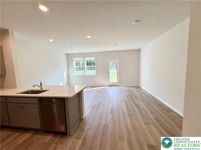 $2,390 | 1203 Susan Circle, Breinigsville, PA 18031