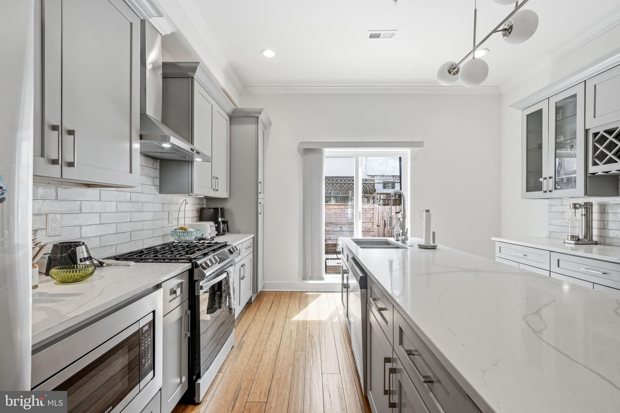 2604 Reed Street Philadelphia, PA 19146 - Photo 12 of 46