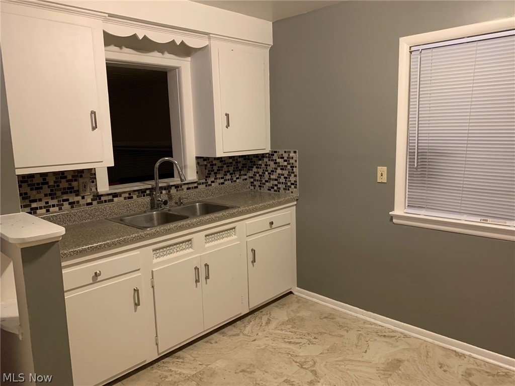 4122 Stonehaven Road Cleveland, OH 44121 - Photo 2 of 12