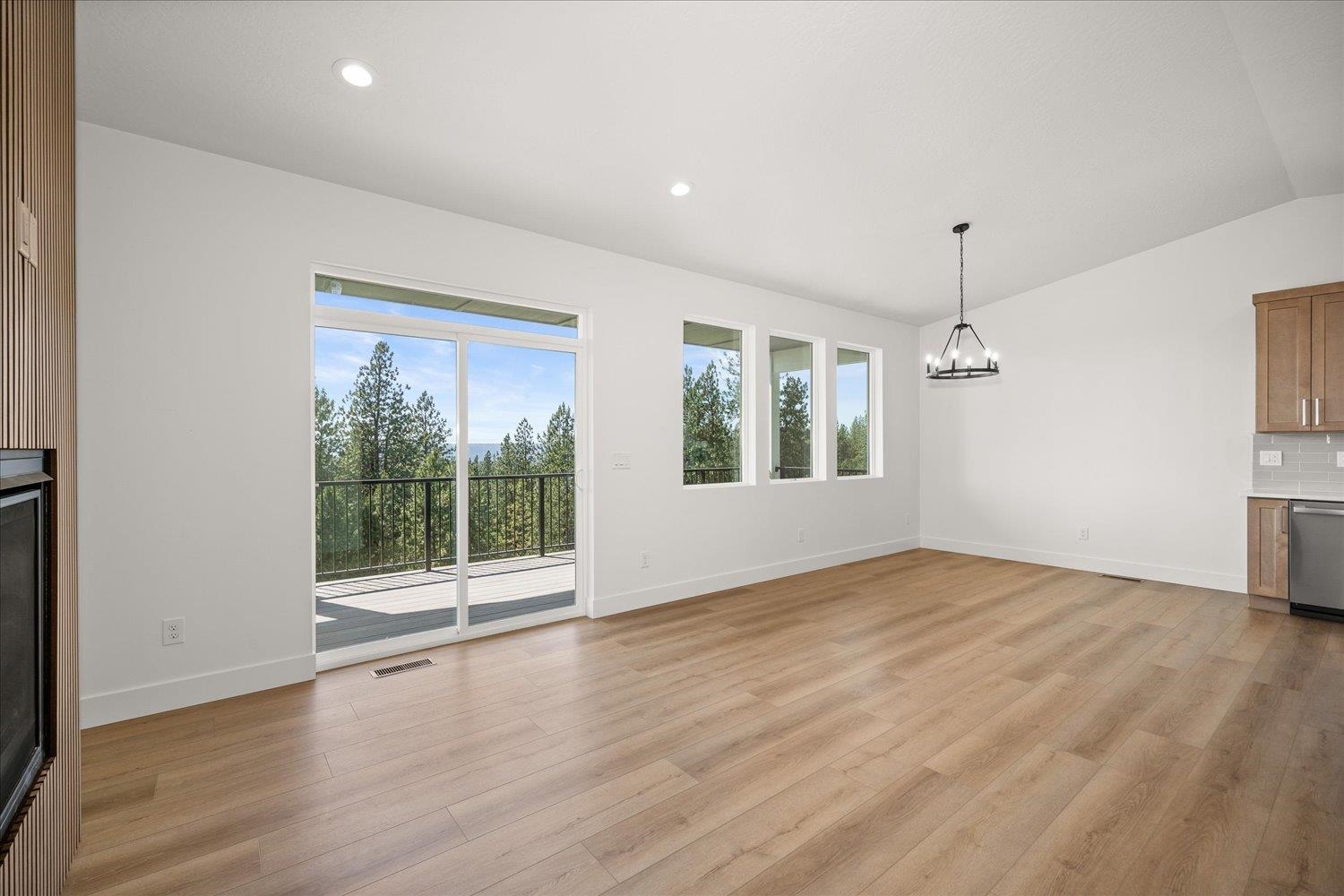 4233 West Tolliver Court Spokane, WA 99208 - Photo 7 of 41