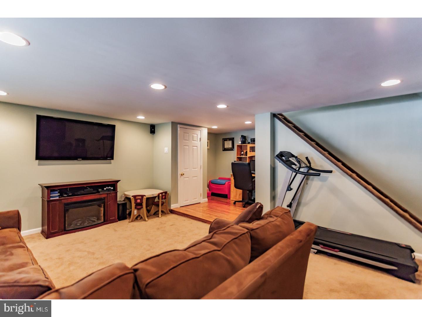 3218 Gurley Road Philadelphia, PA 19154 - Photo 12 of 25