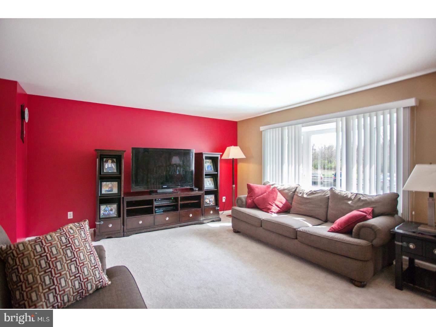 3218 Gurley Road Philadelphia, PA 19154 - Photo 3 of 25