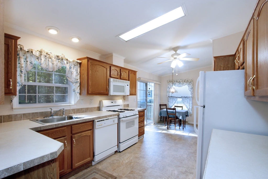 507 Crystal Way Middleboro, MA 02346 - Photo 6 of 36