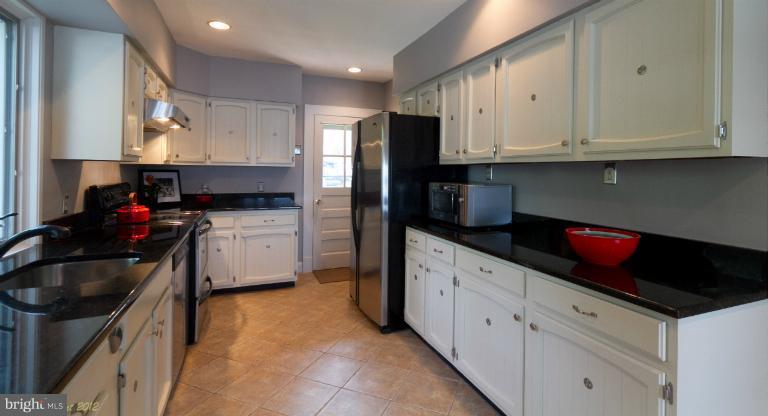 1001 Round Bay Road Crownsville, MD 21032 - Photo 13 of 30 Kitchen
