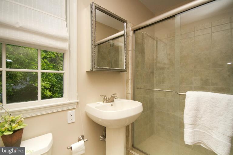 1001 Round Bay Road Crownsville, MD 21032 - Photo 19 of 30 Bath