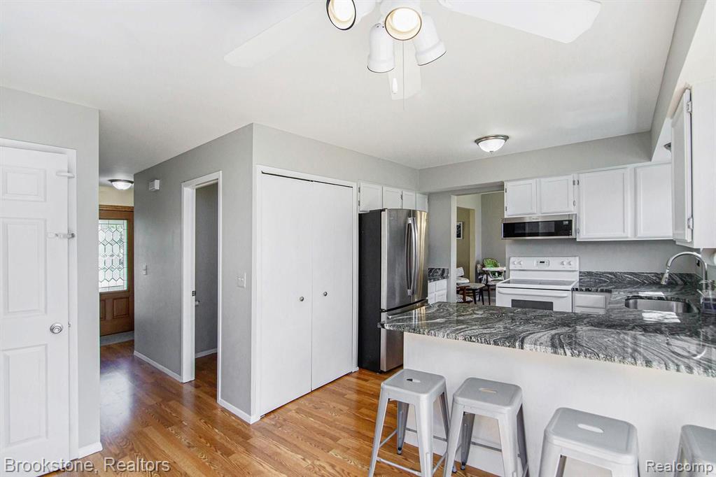 744 Baker Street Rochester Hills, MI 48307 - Photo 13 of 38