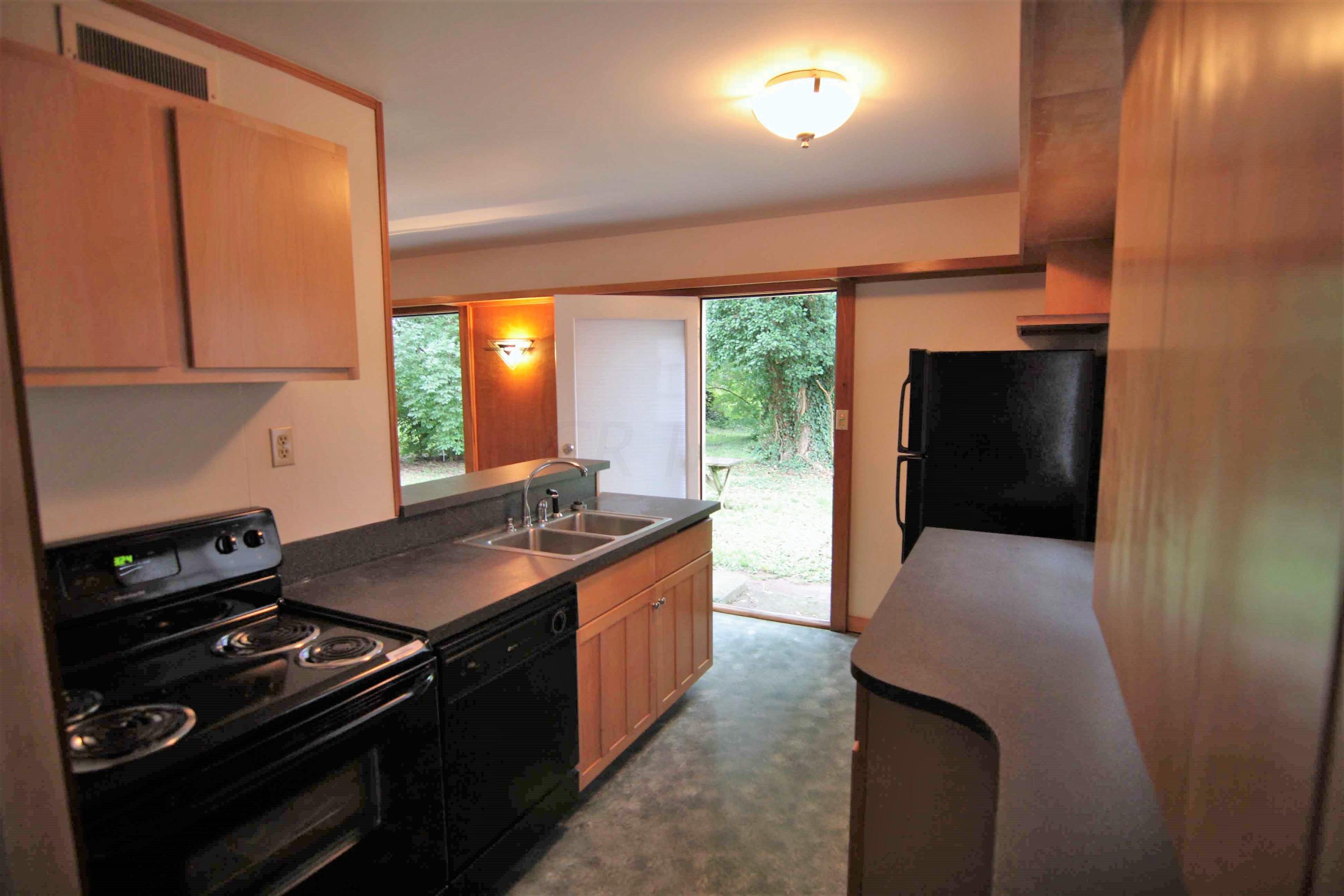 149 South Hampton Road Columbus, OH 43213 - Photo 4 of 18