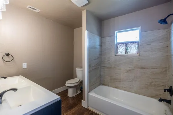 $1,900 | 203 West Purdom, Alvarado, TX 76009