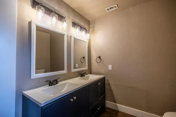 $1,900 | 203 West Purdom, Alvarado, TX 76009