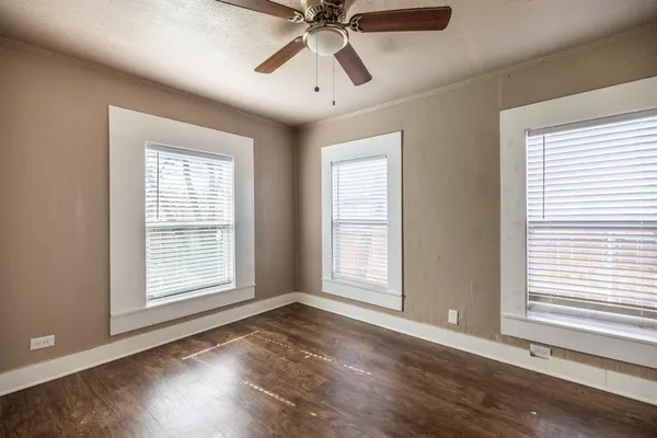 $1,900 | 203 West Purdom, Alvarado, TX 76009