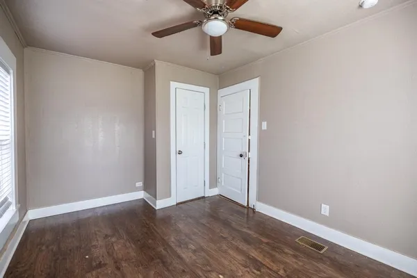 $1,900 | 203 West Purdom, Alvarado, TX 76009