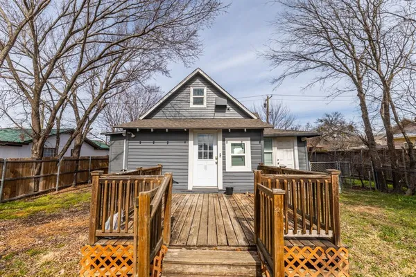 $1,900 | 203 West Purdom, Alvarado, TX 76009