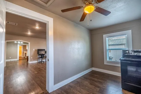 $1,900 | 203 West Purdom, Alvarado, TX 76009