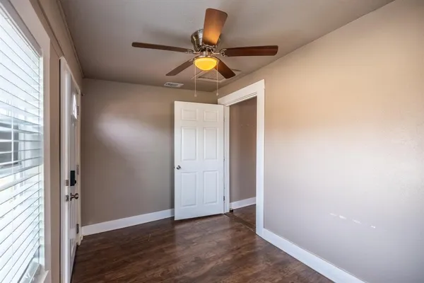 $1,900 | 203 West Purdom, Alvarado, TX 76009