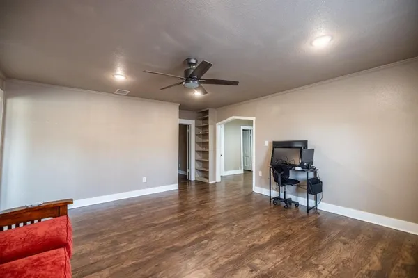 $1,900 | 203 West Purdom, Alvarado, TX 76009