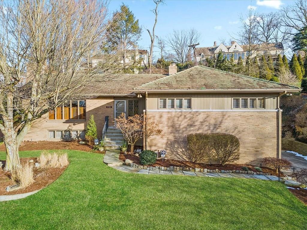 751 Pinetree Road Pittsburgh, PA 15243 - Photo 1 of 25 Gallery Image 1