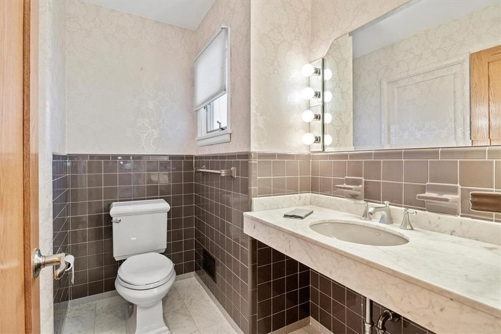 751 Pinetree Road Pittsburgh, PA 15243 - Photo 13 of 25 Gallery Image 13
