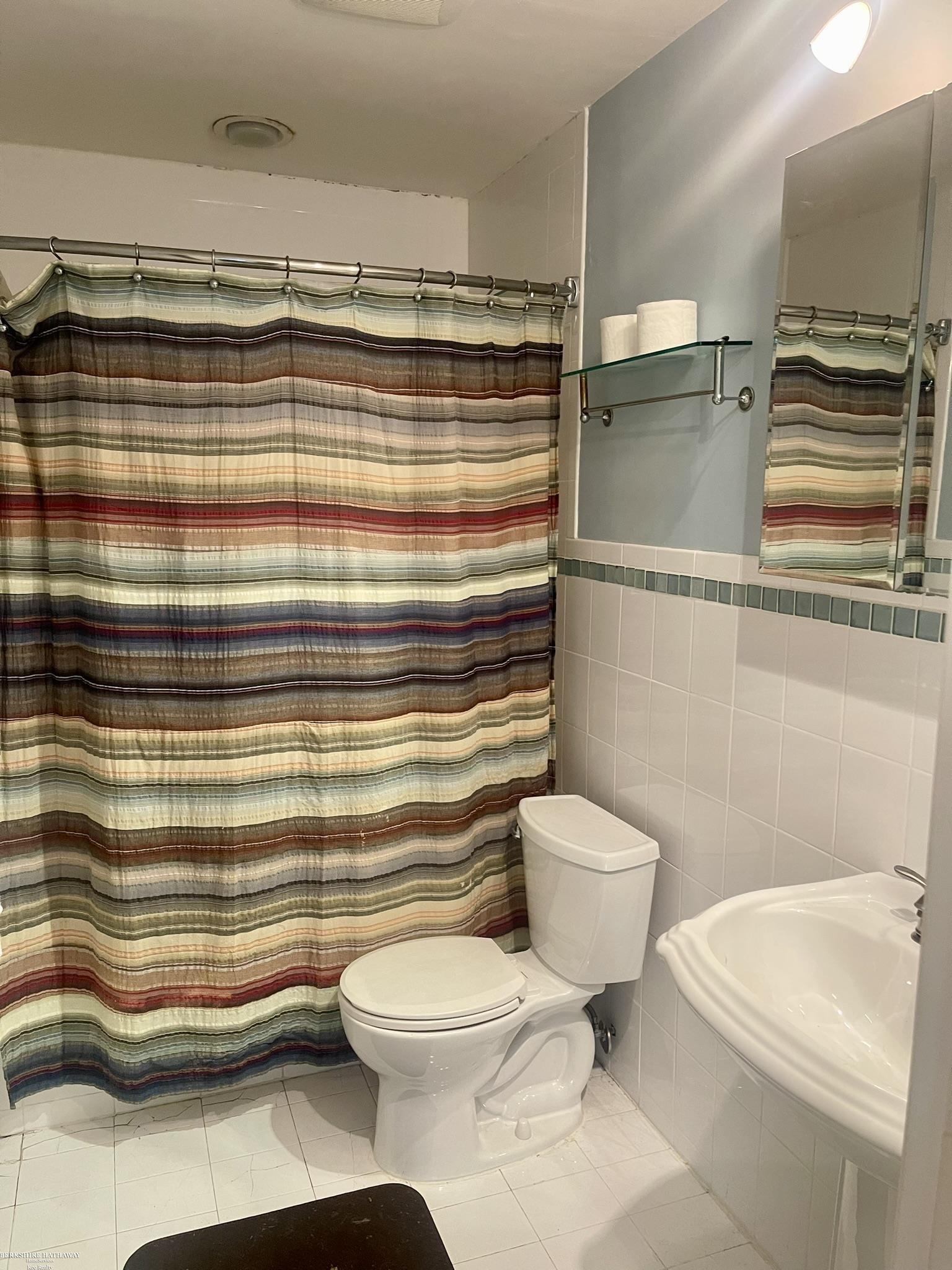 891 Lafayette Court Rochester, MI 48307 - Photo 12 of 27 2nd Floor Full Bath