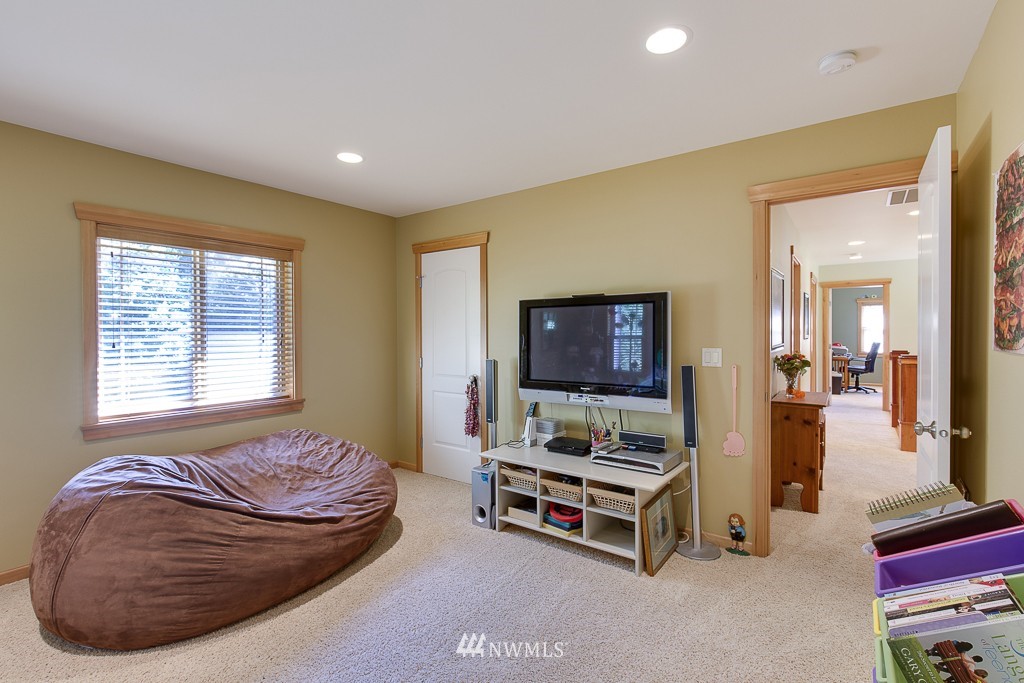 26270 Highland Road Northeast Kingston, WA 98346 - Photo 17 of 25 Gallery Image 17