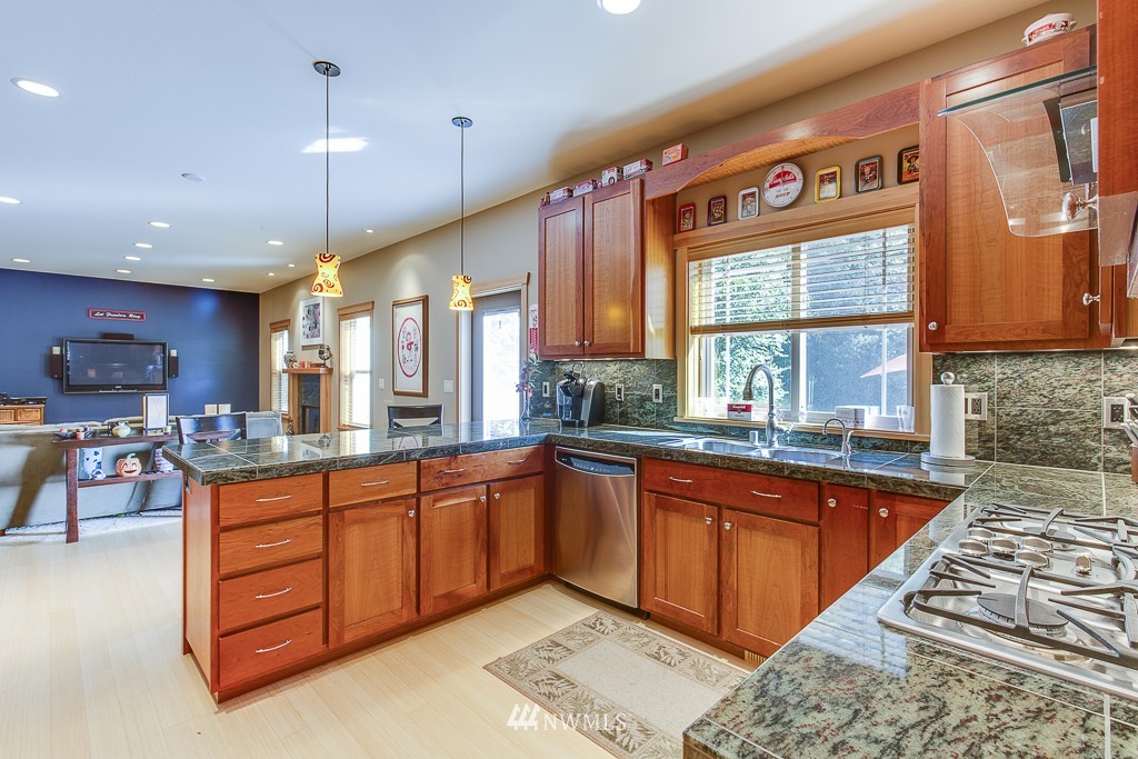 26270 Highland Road Northeast Kingston, WA 98346 - Photo 6 of 25 Gallery Image 6