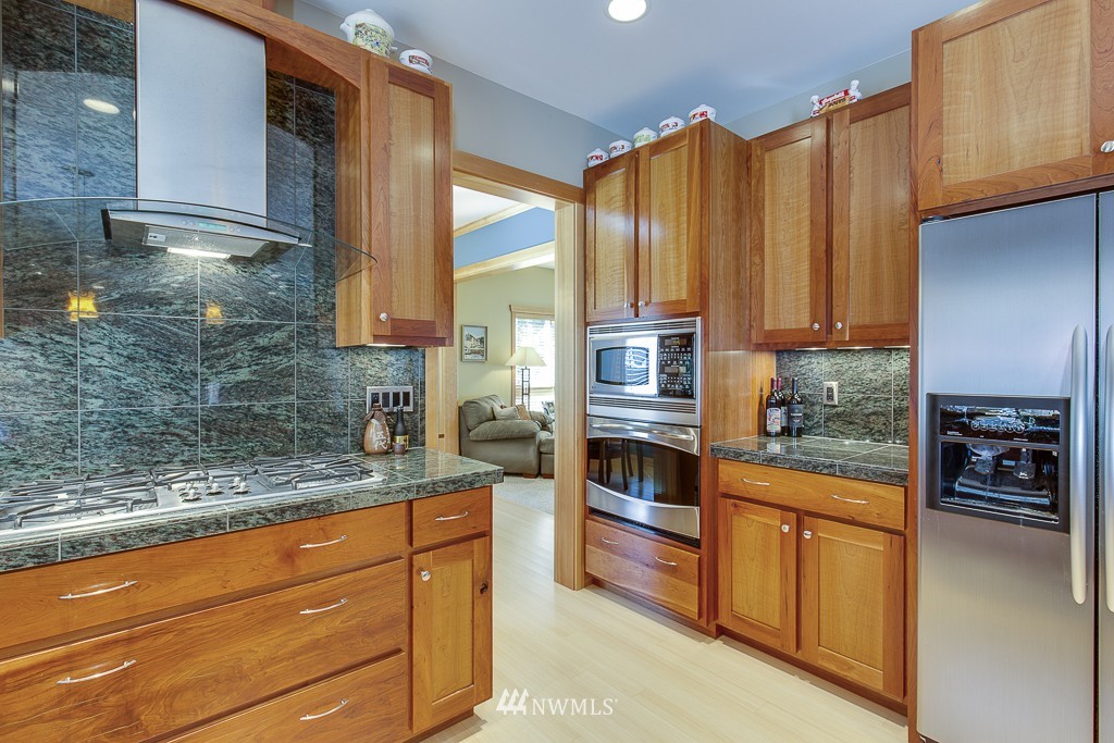 26270 Highland Road Northeast Kingston, WA 98346 - Photo 7 of 25 Gallery Image 7