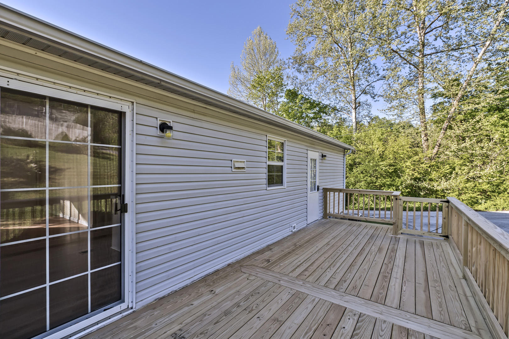 2926 Miller Road Powell, TN 37849 - Photo 27 of 30 27_MillerRoad_2926_Deck02